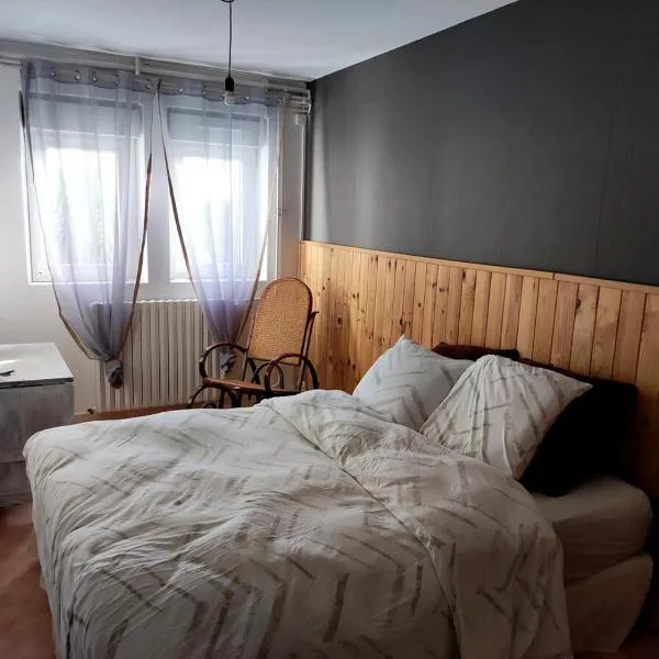 Logement autonome pour 2 personnes au RDC, hotel v destinaci Guéret