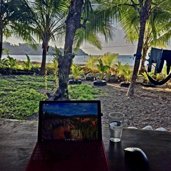Shared Beach House, hotel v destinaci Drake