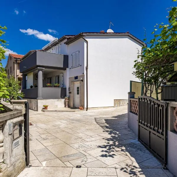 Apartments Gajić, hotel vo Fažane