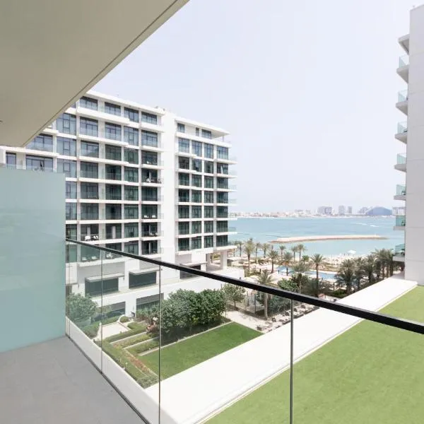 3BR Apartment with City and Beach Views at Address Residences Marassi、ムハッラクのホテル