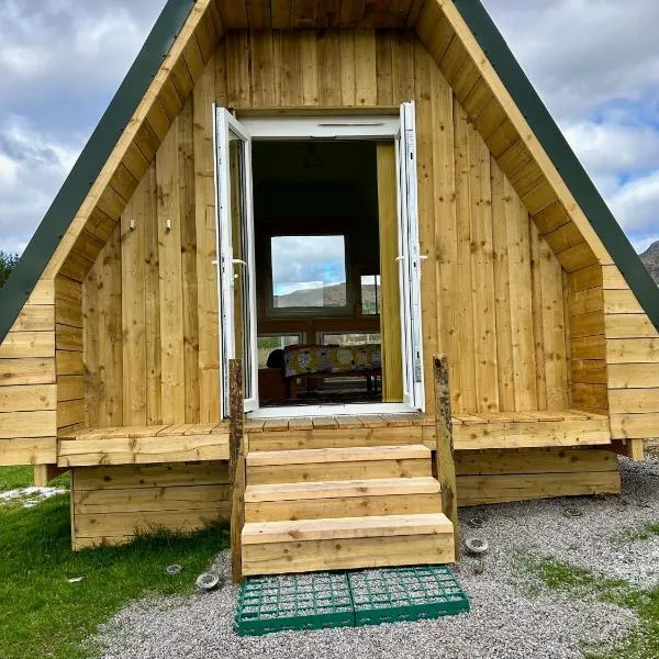 Keltic cabin off grid camping nc500, hotel v destinaci Lochcarron