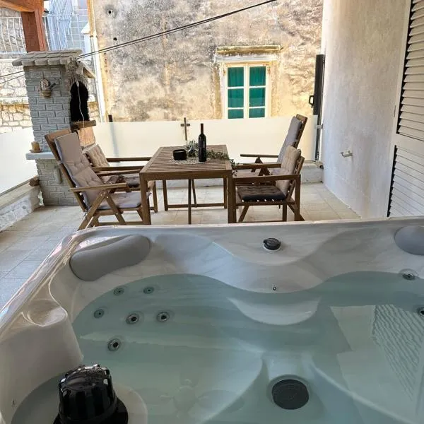 Luxury Old Town Rab Studio Apartments, hotel in Rab