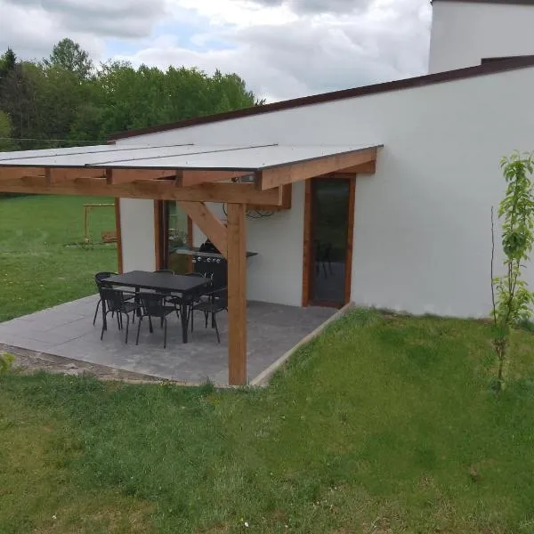 Útulný apartmán Vážka u Pastvinské přehrady v Orlických horách, hotel v destinaci Nekoř