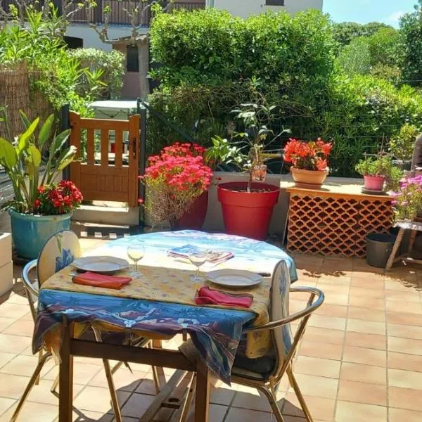 Bord de mer, Appartement Rdc, sur Marina Saint CYPRIEN plage 66 -Avec climatisation - finaliser la demande par PC pas par téléphone ou smartphone, hotel in Saint-Cyprien-Plage