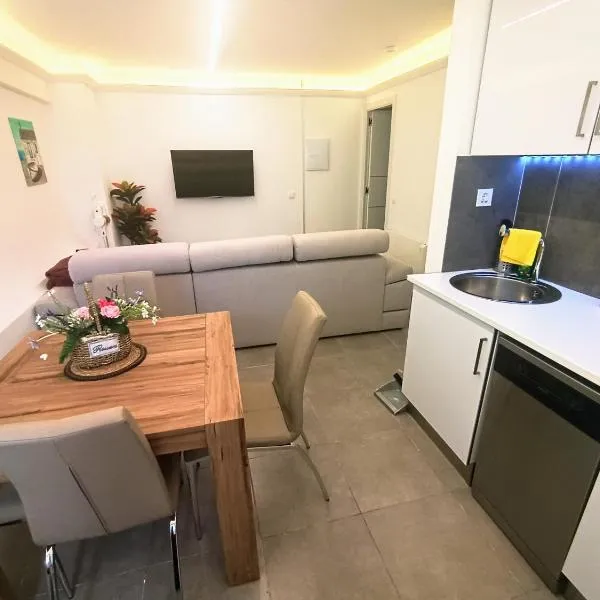 VIP Poolsuite Calafell, ξενοδοχείο σε Calafell