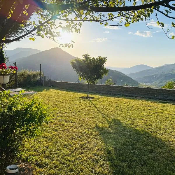 Guest House Nino's, hotel v destinaci Zhaban