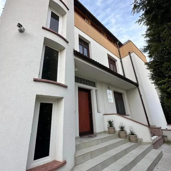 Serenity Apartments and Studios, hotel in Eforie Nord