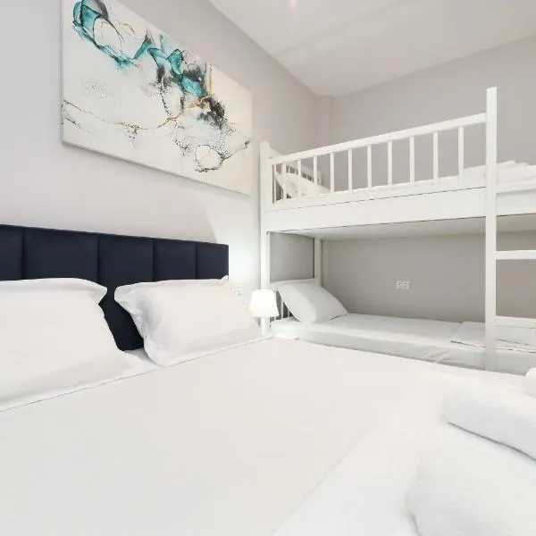 Vila Feliz - Premium Rooms with Free Private Parking, hotel a Vlorë