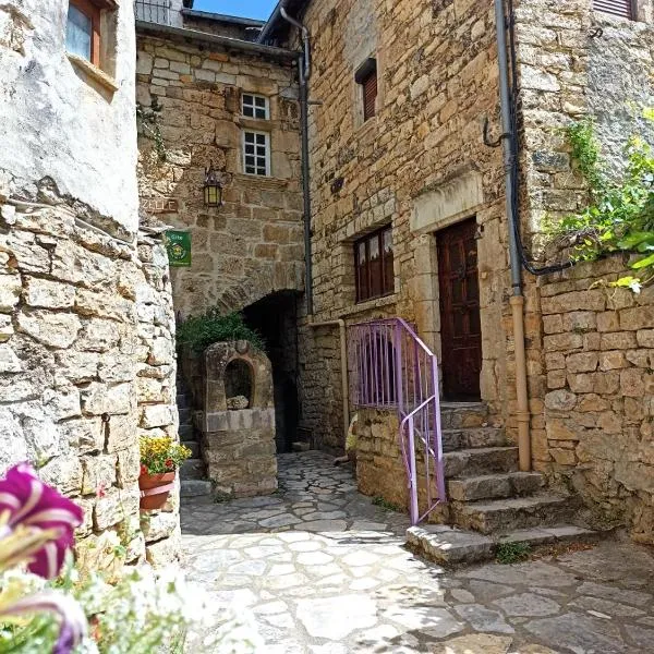 Le Gîte Latour Milieu, hotel v destinaci Sainte-Énimie