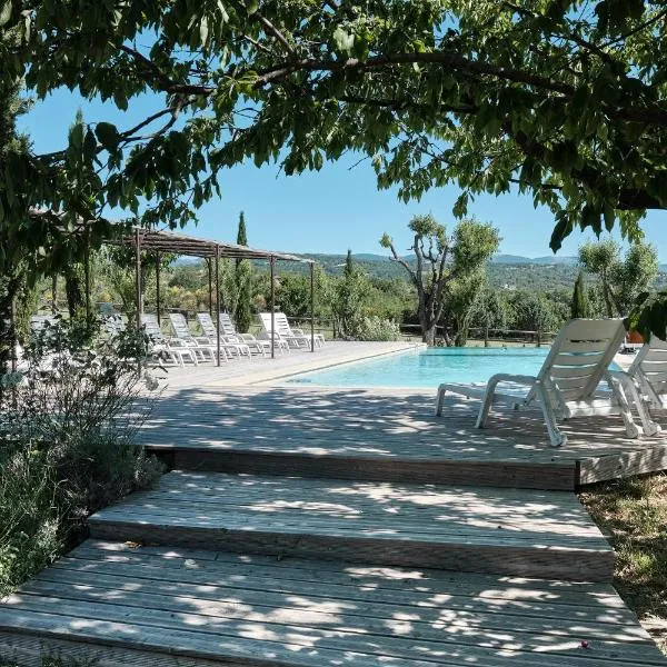 Les Maisons De Chante Oiseau, hotel v destinácii Sigonce