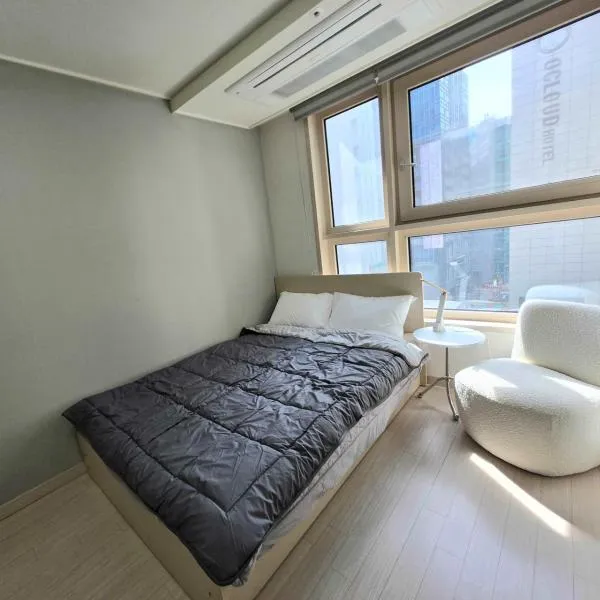 The house of Gangnam 06 1 minute from Shin Nonhyeon Station, hotel v Soulu