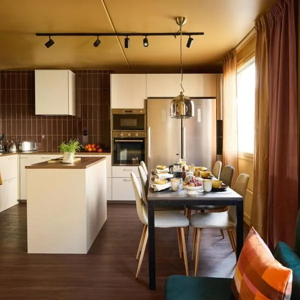 Amazing 3br, balcony and parking, hotel em Kirkkonummi