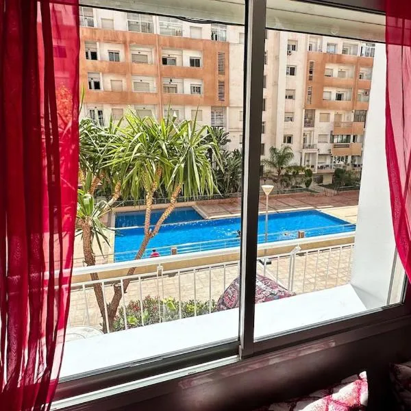 Studio équipé vue piscine, hotel in Agadir