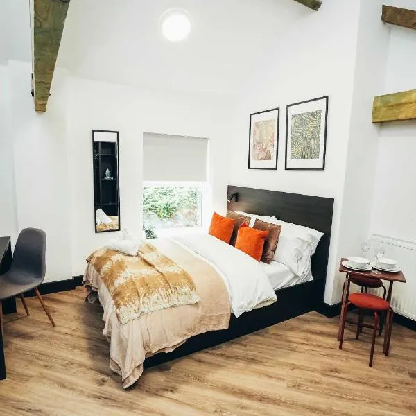 No46 Stylish City Studio Apartment, By DerBnB, hotel in Derby
