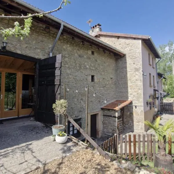 La Maison Rose Bertignat – hotel w mieście Bertignat