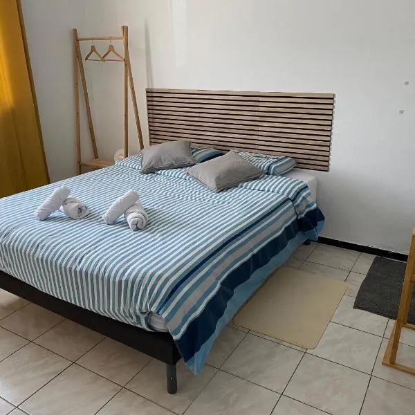 Chez Eugénia & Frédéric, hotel in Port-la-Nouvelle