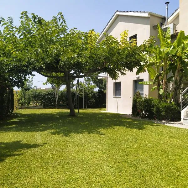 House In The Garden, hotel di Preveza