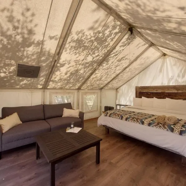 Gateway Glamping, hótel í Gateway