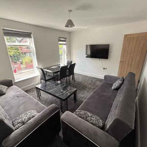 1 Bedroom Flat - Manchester Airport Apartment - 7 mins to MAN - Staycations & Business stays!, hotel v Manchesteru