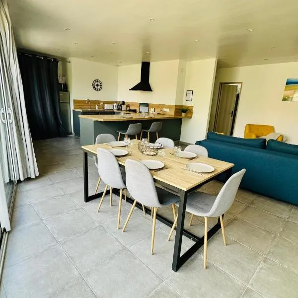 Barneville Plage appart spacieux avec balcon 150m de la mer, hotel v destinaci Barneville-Carteret