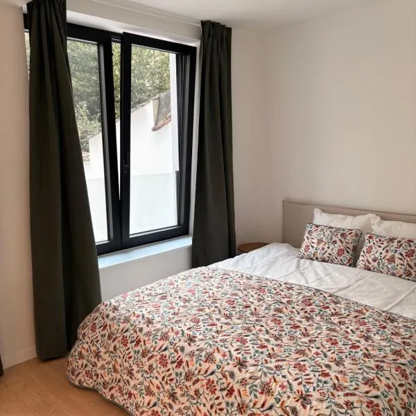 Spacious suite with private bathroom, hotel v Bruselu