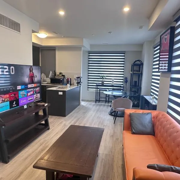 2bedroom Townhome in South Richmond Hill, hotel in Richmond Hill