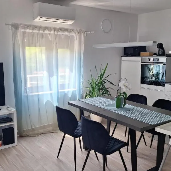 Piramida Kras, khách sạn ở Komen