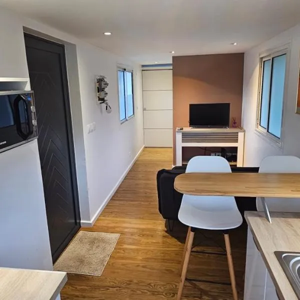 Contain'House Paradise, hotel in Les Abymes