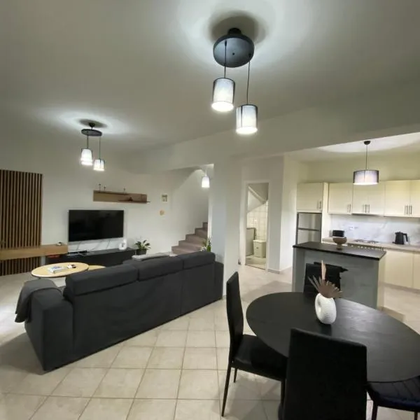 Sea View House, hotel in Astrakeri