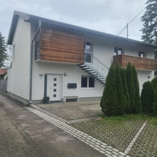 Gemütliche Wohnung in St Georgen nähe Attersee, hotel in Vöcklabruck
