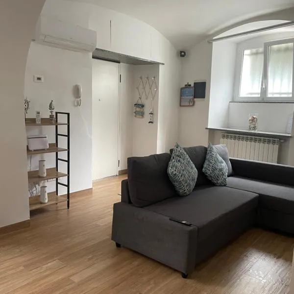 Elle's House, hotel in Savona