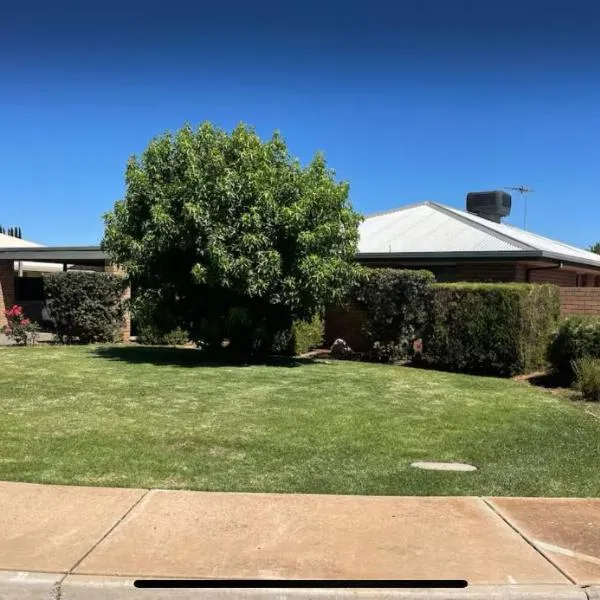 Quiet court easy stroll shops 500 metres from Centro, hotel in Mildura