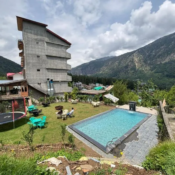 Hotel Smugglers Mountain View - central heated & air Cooled #Free Pick from Volvo Bus Stand, hotell i Manāli