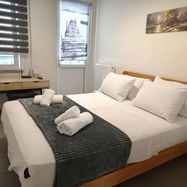 Luxury Apartment on Eleutherias Square 50m from Metro, hotel in Piraeus