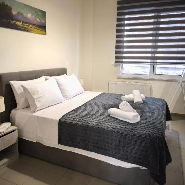 Luxury Apartment on Eleutherias Square 50m from Metro, hotel in Piraeus