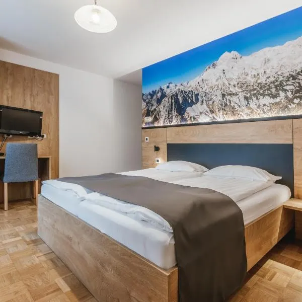 Pension Török, hotel v destinaci Lesce