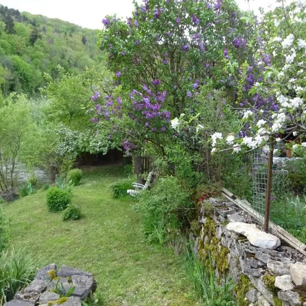 Le Bord de Loue, hotel v destinaci Chenecey-Buillon