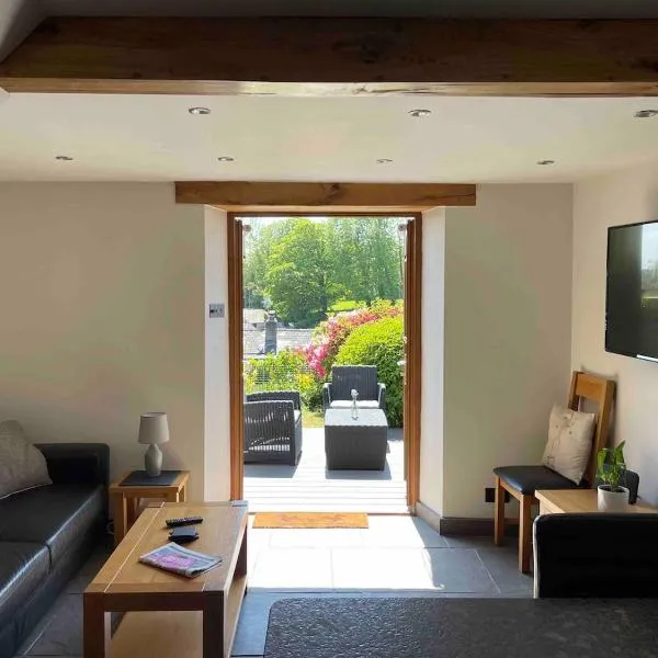 Renovated 2 bed Cottage in Ulverston, Garden with Views, hotell sihtkohas Ulverston