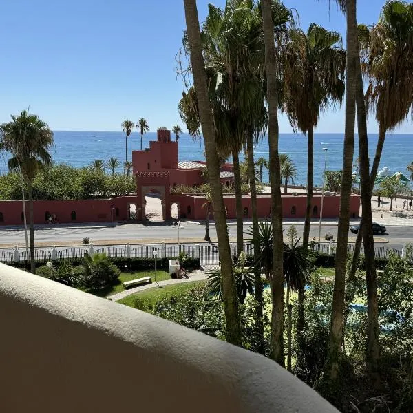 Benalbeach con vistas al mar, hotel in Arroyo de la Miel