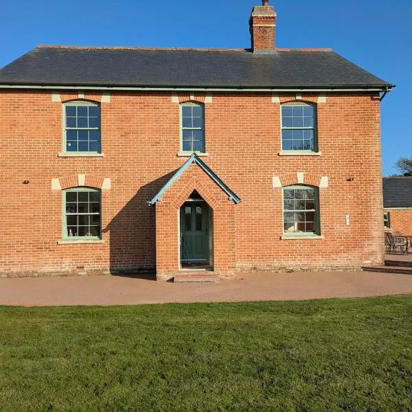 Beautiful Victorian Farmhouse, hotel in Ottery Saint Mary