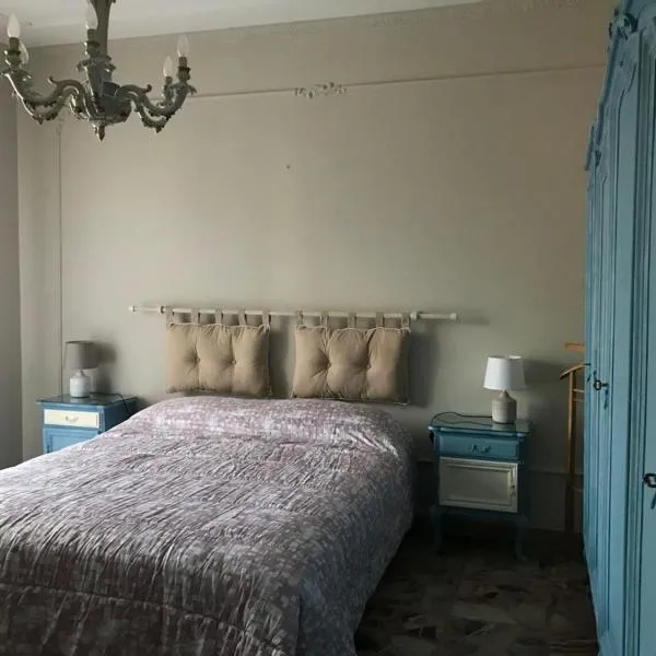 Nina Camera matrimoniale in Appartamento, ξενοδοχείο στο Μονκαλιέρι