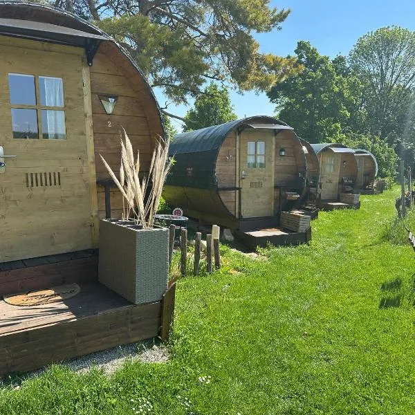 Schlaffass - Schlafen im Holzfass Thallern, hotel v destinácii Gumpoldskirchen