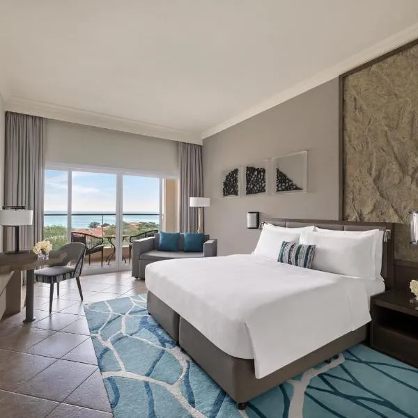 Fujairah Rotana Resort & Spa - Al Aqah Beach, hotelli kohteessa Al Aqah