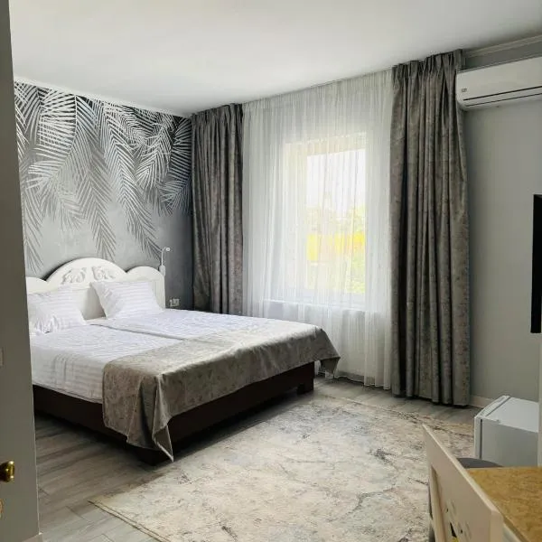 SUISSEPALM Hotel, hotel v destinaci Arad