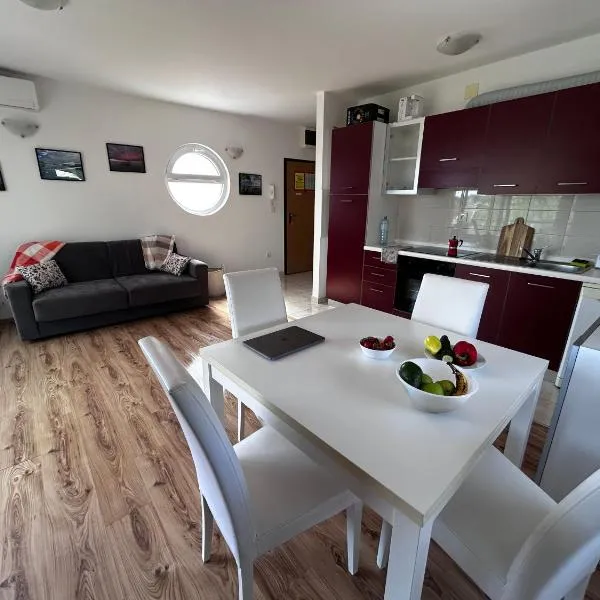 Apartment Milna Dante, hotel di Milna