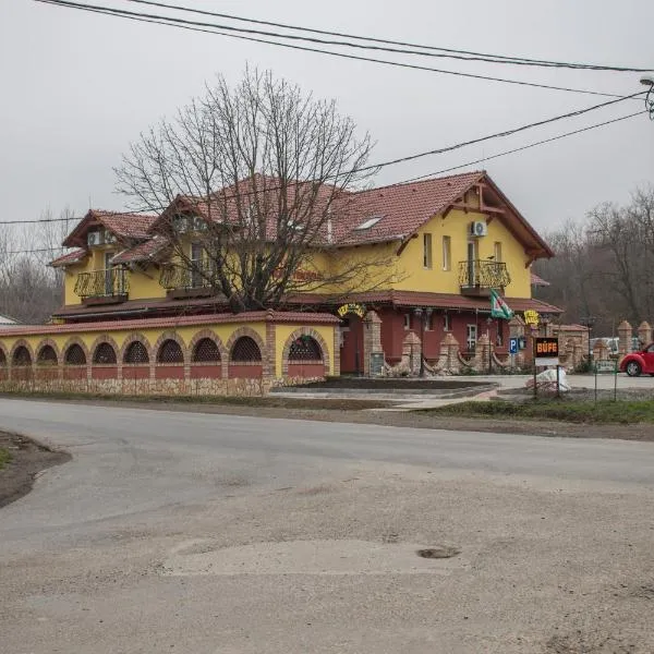 Verona Panzió, hotel in Tamási