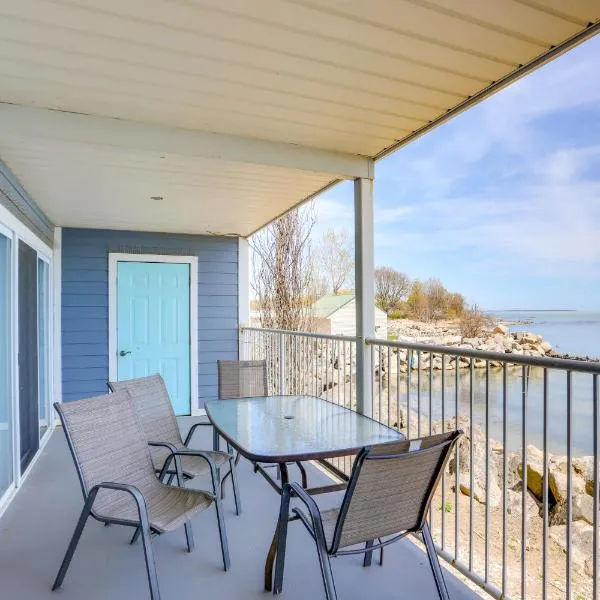 Cozy Lakefront Middle Bass Retreat with Balcony, hotel v destinaci Put-in-Bay