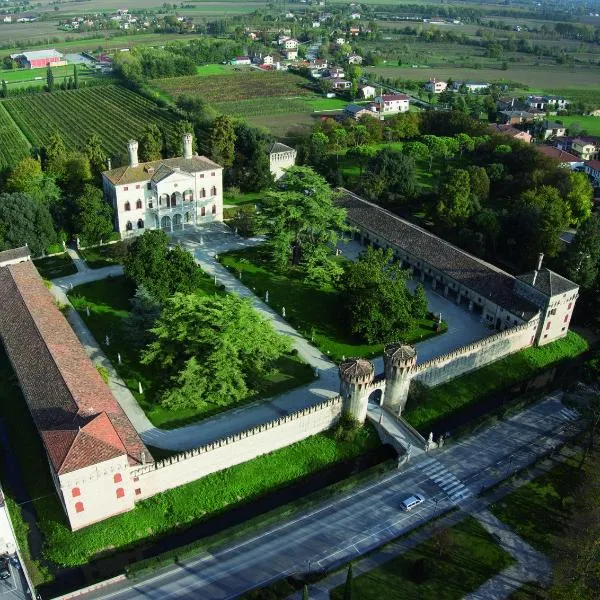 Castello di Roncade, hotel Roncadéban