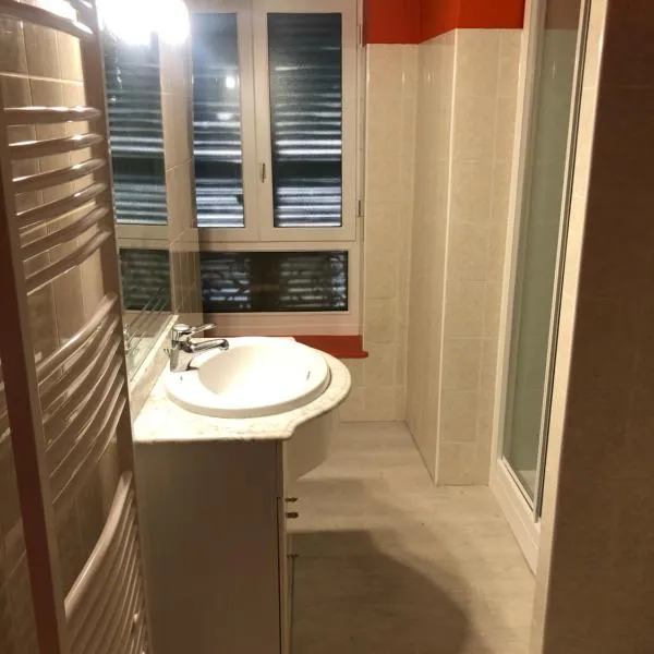 portes du cantal 2, hotel v destinaci Massiac