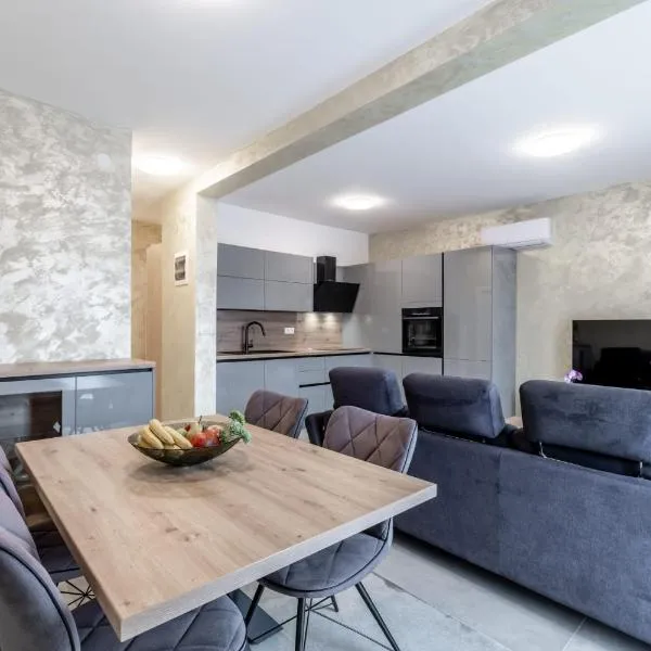 Apartment Nikol, hotel in Lokva Rogoznica